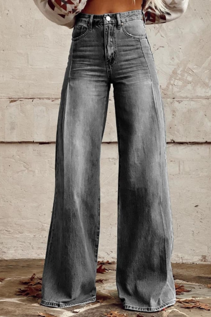 Freya | Classic High-Waist Light Wash Flared Jeans