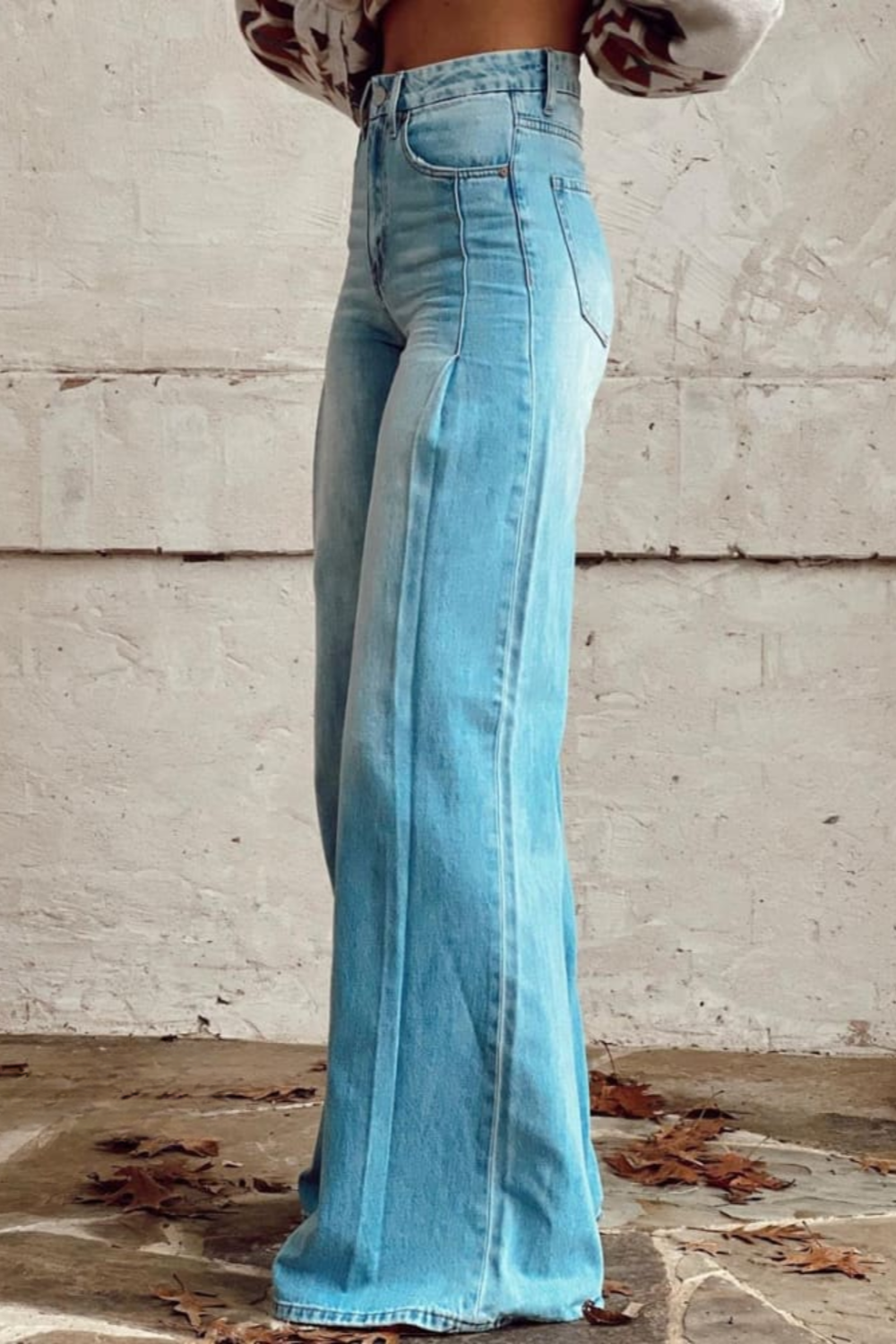 Freya | Classic High-Waist Light Wash Flared Jeans